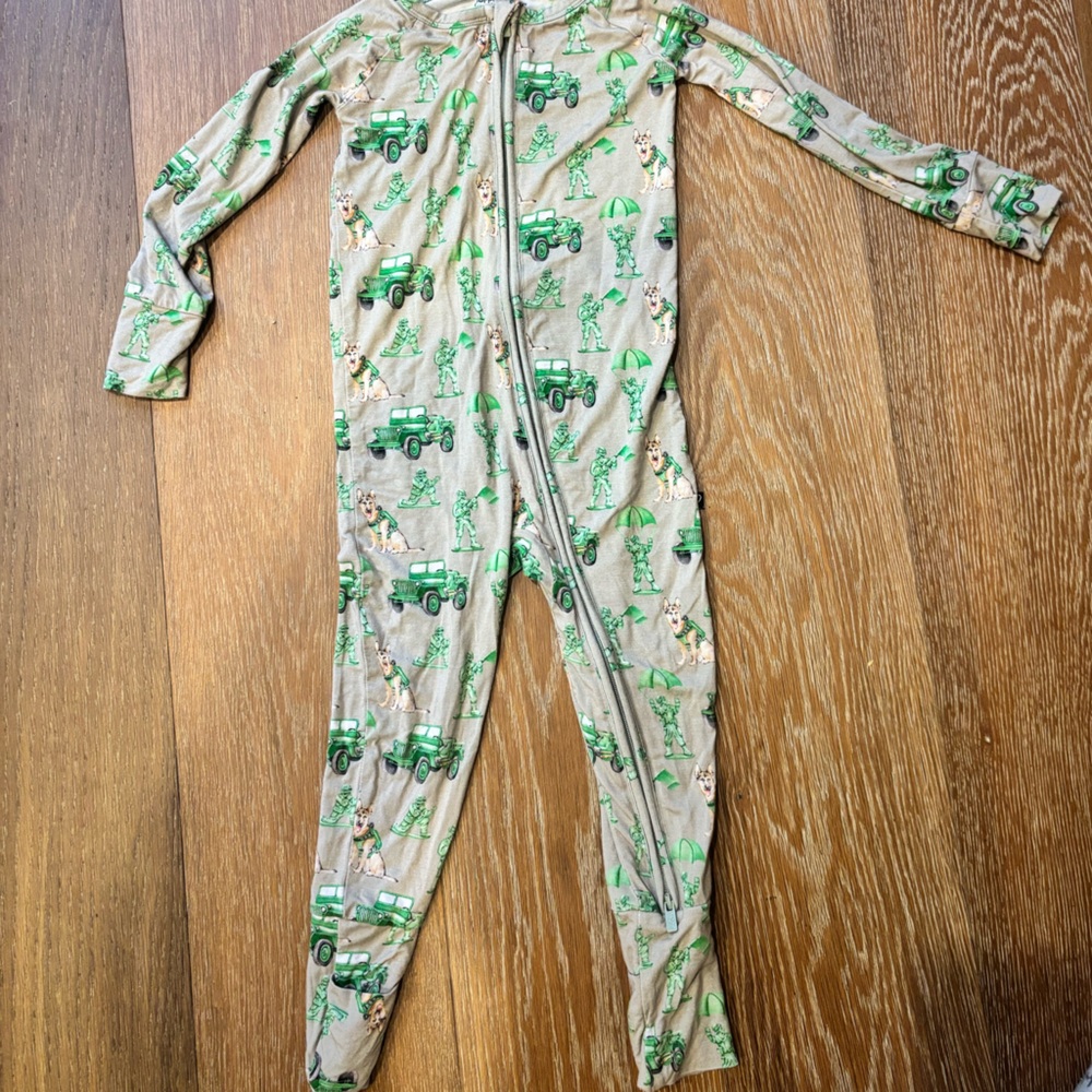 Poppy bamboo pajamas Army 18-24M